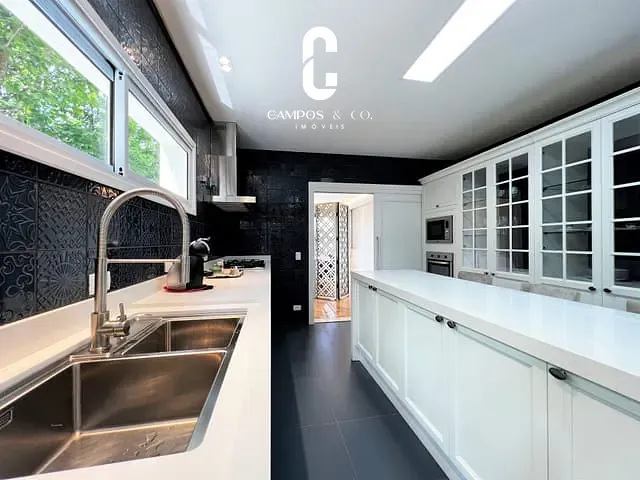 Casa com 1009m² 6 quartos e 8 banheiros, à venda, no bairro Alto do Capivari em Campos Do Jordão