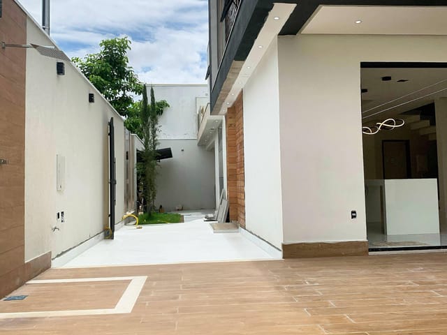Casa com 300m² 4 quartos e 5 banheiros, à venda, no bairro Lagoa Santa em Governador Valadares