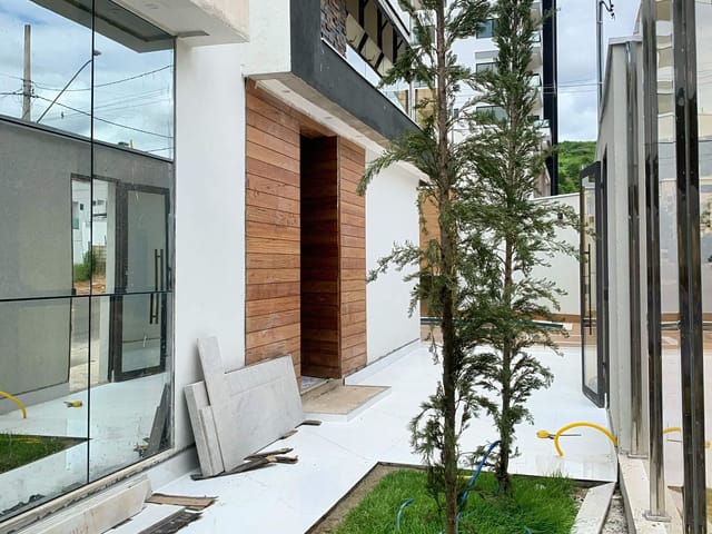 Casa com 300m² 4 quartos e 5 banheiros, à venda, no bairro Lagoa Santa em Governador Valadares