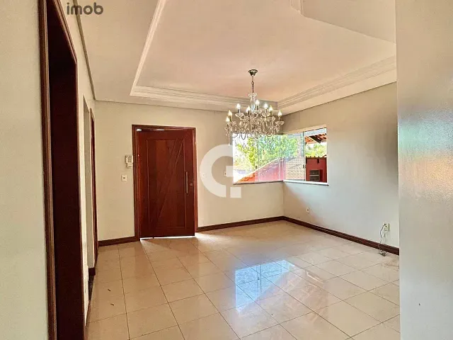 Casa com 375m² 3 quartos e 5 banheiros, à venda, no bairro Diamantino em Santarém