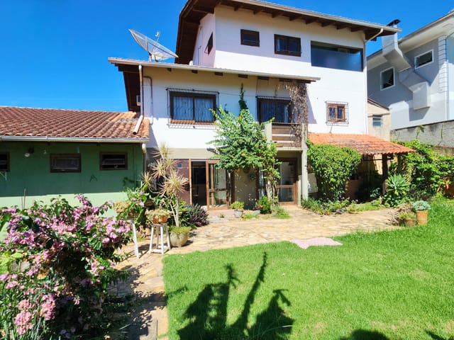 Casa 6 quartos e 6 banheiros, à venda, no bairro Centro em Pomerode