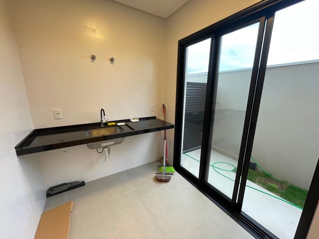 Casa com 358m² 4 quartos e 4 banheiros, à venda, no bairro Urbanova em São José dos Campos