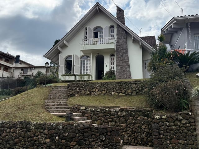 Casa com 180m² 4 quartos e 3 banheiros, à venda, no bairro Centro em Nova Prata