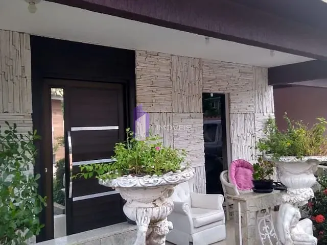 Casa com 550m² 5 quartos e 4 banheiros, à venda, no bairro Itaipu em Niterói