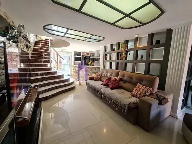 Casa com 550m² 5 quartos e 4 banheiros, à venda, no bairro Itaipu em Niterói