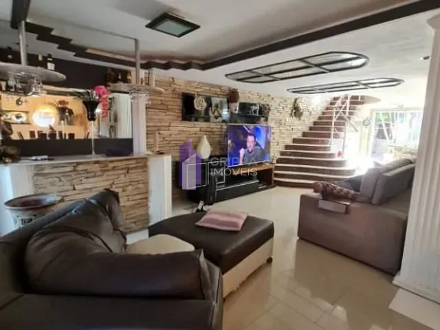 Casa com 550m² 5 quartos e 4 banheiros, à venda, no bairro Itaipu em Niterói
