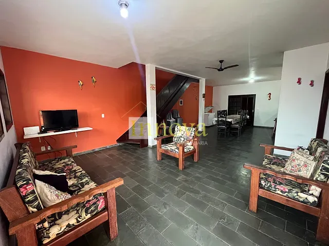 Casa com 250m² 4 quartos e 2 banheiros, à venda, no bairro Martim de Sá em Caraguatatuba