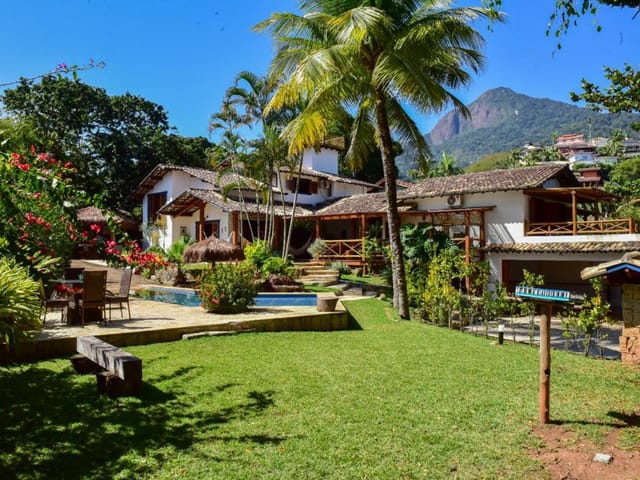 Casa 5 quartos e 6 banheiros, à venda, no bairro Itaquanduba em Ilhabela