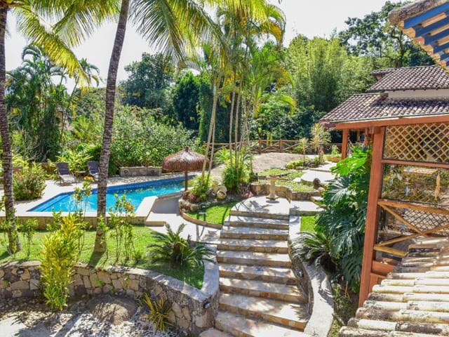 Casa 5 quartos e 6 banheiros, à venda, no bairro Itaquanduba em Ilhabela