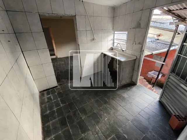 Casa com 30m² 1 quarto e 1 banheiro, para alugar, no bairro Vila Palmares em Santo André