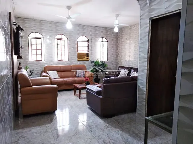 Casa com 260m² 3 quartos e 3 banheiros, à venda, no bairro Esmeralda em Praia Grande