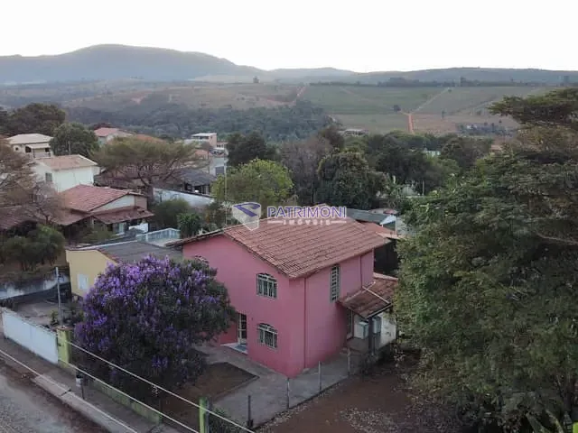 Casa com 360m² 4 quartos e 2 banheiros, à venda, no bairro Vila Maria Regina em Juatuba
