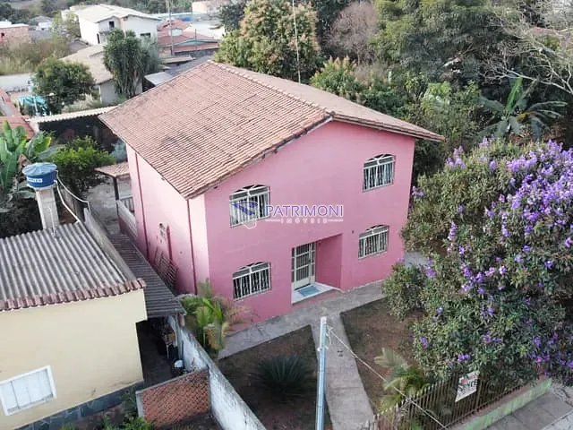 Casa com 360m² 4 quartos e 2 banheiros, à venda, no bairro Vila Maria Regina em Juatuba