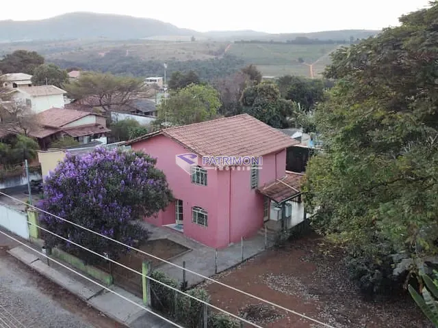 Casa com 360m² 4 quartos e 2 banheiros, à venda, no bairro Vila Maria Regina em Juatuba
