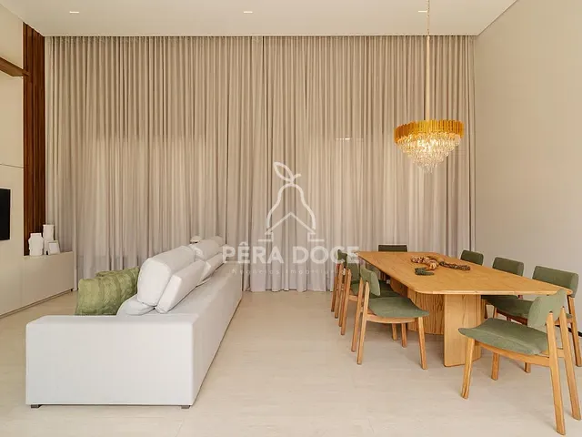 Casa com 385m² 3 quartos e 5 banheiros, à venda, no bairro Recreio dos Bandeirantes em Uberaba
