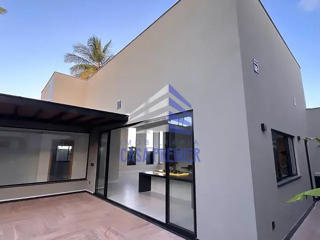Casa 3 quartos e 2 banheiros, à venda, no bairro Nossa Senhora da Vitória em Ilhéus
