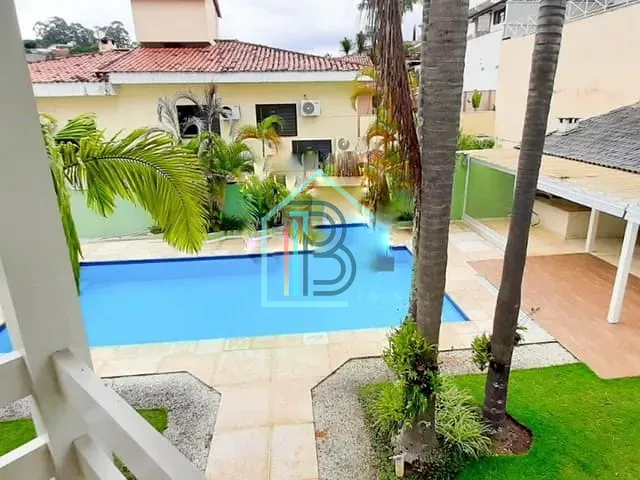 Casa com 720m² 3 quartos e 7 banheiros, à venda, no bairro Granja Viana em Cotia