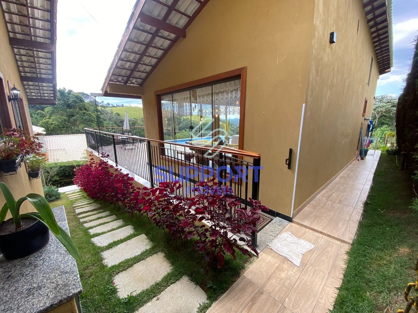 Casa à venda com 3 quartos, 300m² - Foto 8