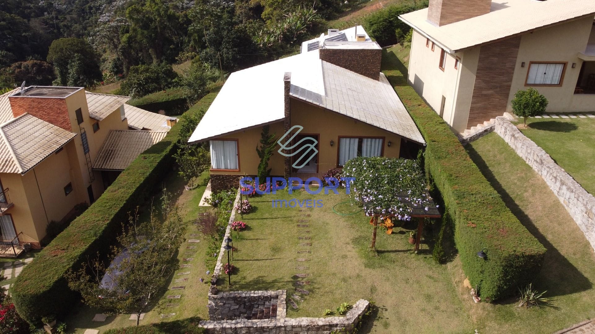 Casa à venda com 3 quartos, 300m² - Foto 3