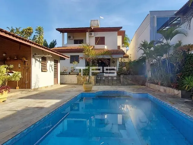 Casa com 480m² 5 quartos e 3 banheiros, à venda, no bairro Portal das Colinas em Guaratinguetá