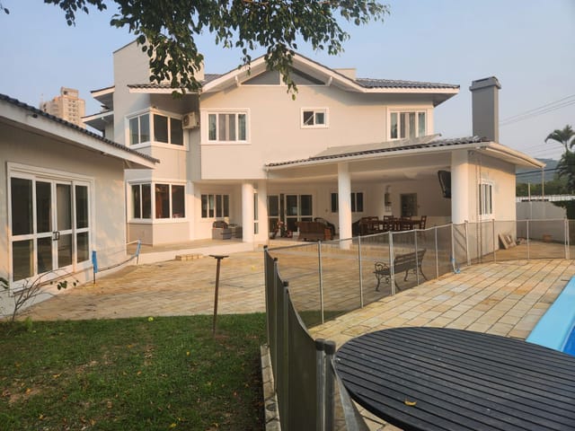 Casa com 700m² 6 quartos e 5 banheiros, à venda, no bairro Dom Bosco em Itajaí