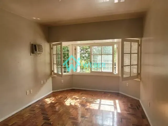 Casa com 368m² 4 quartos e 2 banheiros, para alugar, no bairro Centro em Novo Hamburgo