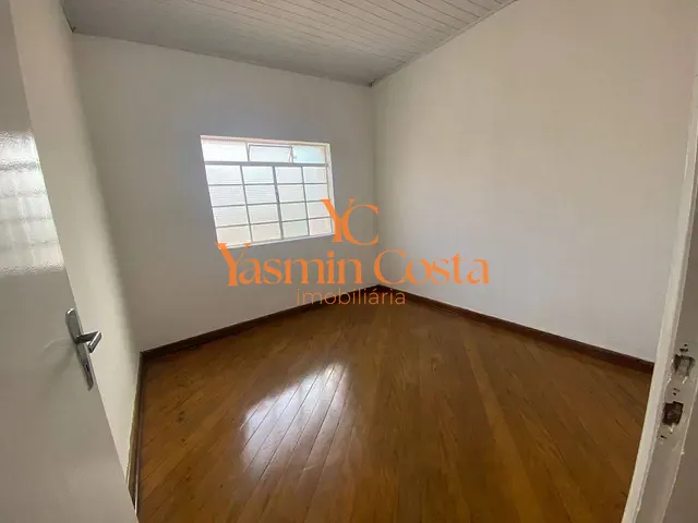 Casa com 312m² 2 quartos e 1 banheiro, à venda, no bairro Centro em Córrego do Bom Jesus