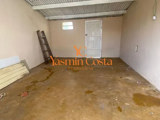 Casa com 312m² 2 quartos e 1 banheiro, à venda, no bairro Centro em Córrego do Bom Jesus