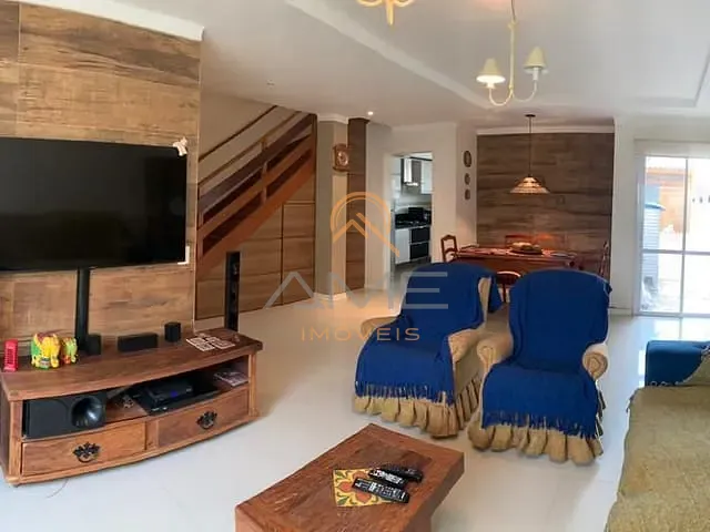 Casa com 221m² 3 quartos e 1 banheiro, à venda, no bairro Las Acacias em Pelotas