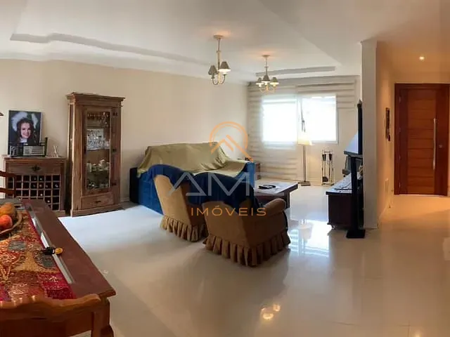 Casa com 221m² 3 quartos e 1 banheiro, à venda, no bairro Las Acacias em Pelotas
