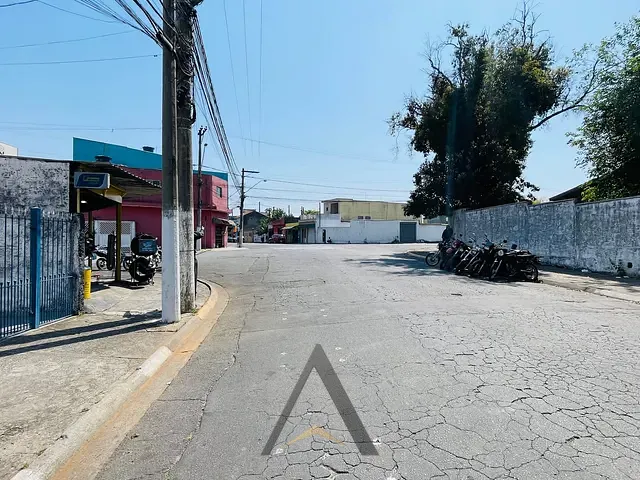 Casa com 300m² 5 quartos e 3 banheiros, à venda, no bairro Vila Urupês em Suzano