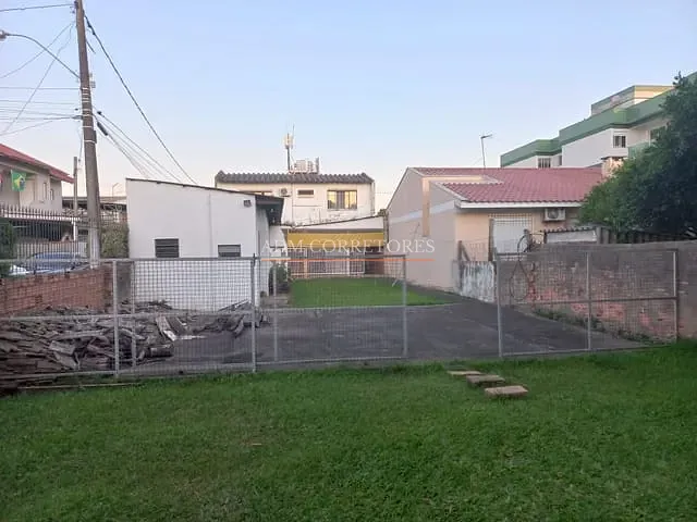 Casa com 800m² 4 quartos e 3 banheiros, à venda, no bairro Ponta Porã em Cachoeirinha