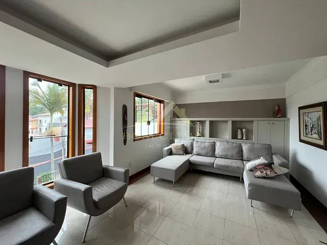 Casa 4 quartos e 1 banheiro, à venda, no bairro Quintas das Avenidas em Juiz de Fora