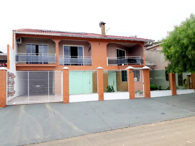 Casa com 503m² 3 quartos e 4 banheiros, à venda, no bairro Nova Rússia em Ponta Grossa