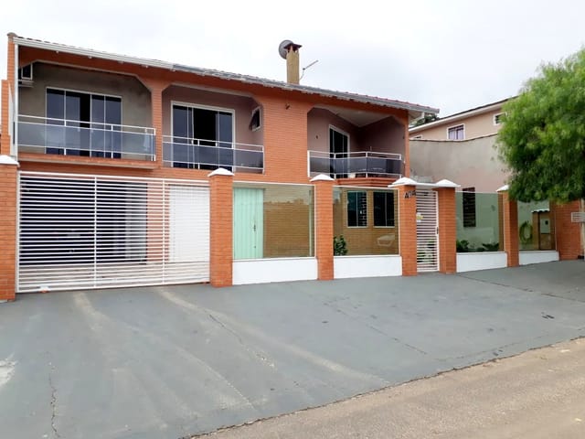 Casa com 503m² 3 quartos e 4 banheiros, à venda, no bairro Nova Rússia em Ponta Grossa