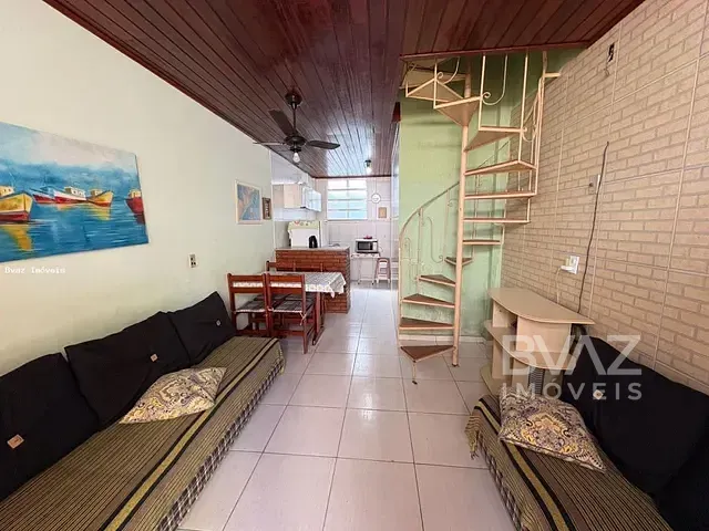 Casa com 70m² 2 quartos e 2 banheiros, à venda, no bairro Peró em Cabo Frio