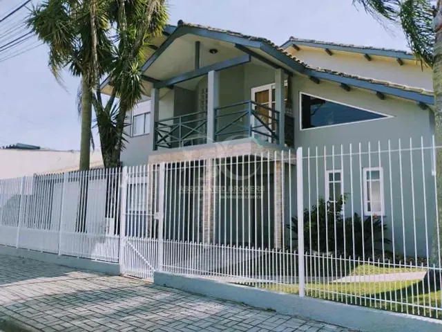 Casa 5 quartos e 4 banheiros, à venda, no bairro Campeche em Florianópolis
