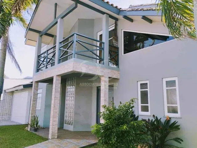 Casa 5 quartos e 4 banheiros, à venda, no bairro Campeche em Florianópolis
