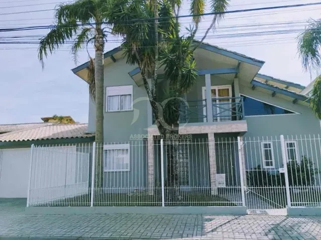Casa 5 quartos e 4 banheiros, à venda, no bairro Campeche em Florianópolis
