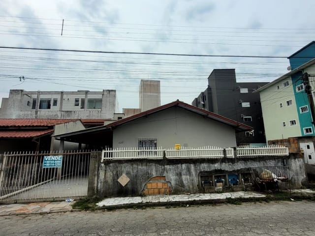 Casa com 332m² 8 quartos e 4 banheiros, à venda, no bairro Ingleses do Rio Vermelho em Florianópolis