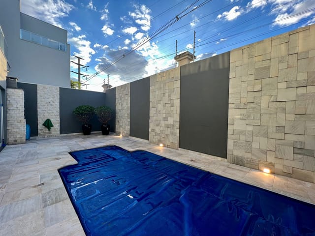 Casa com 450m² 4 quartos e 5 banheiros, à venda, no bairro Residencial Rodrigo Salloum em Franca