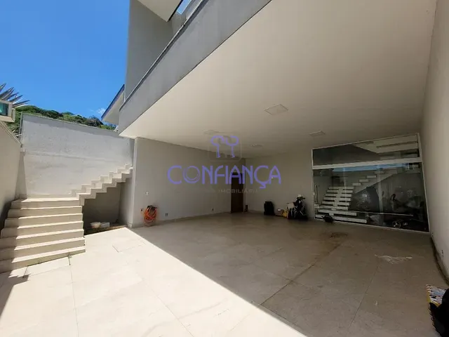 Casa com 315m² 4 quartos e 4 banheiros, à venda, no bairro Campo Grande em Rio de Janeiro