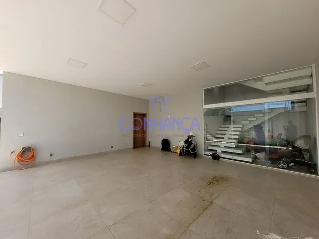 Casa com 315m² 4 quartos e 4 banheiros, à venda, no bairro Campo Grande em Rio de Janeiro