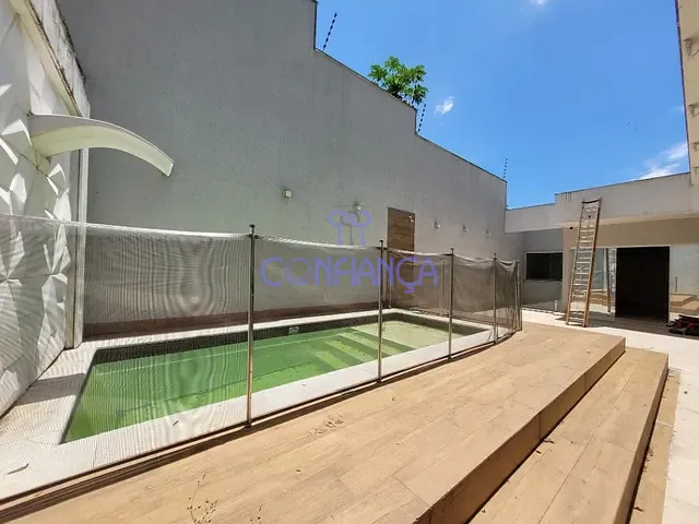 Casa com 315m² 4 quartos e 4 banheiros, à venda, no bairro Campo Grande em Rio de Janeiro
