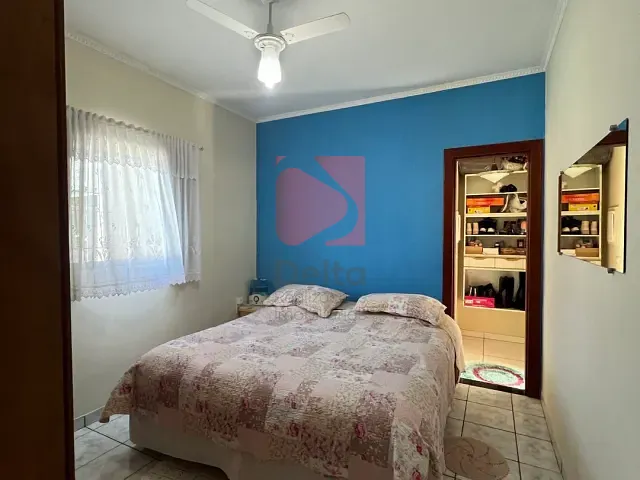 Casa 2 quartos e 3 banheiros, à venda, no bairro Jardim Carlos Gomes em Pirassununga
