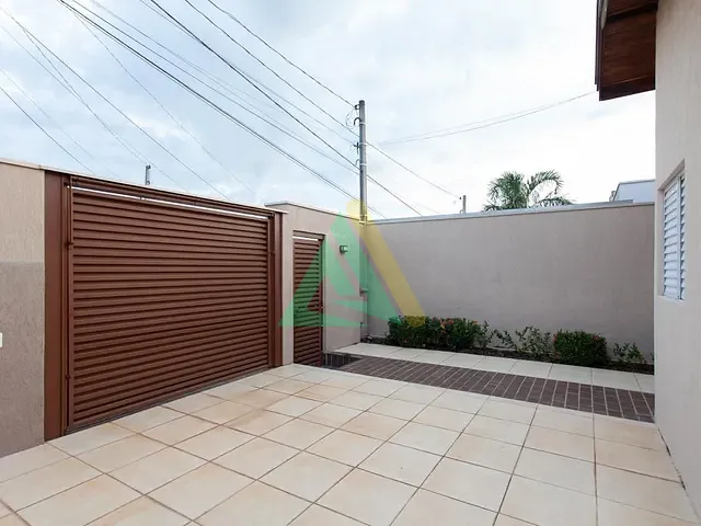 Casa com 160m² 2 quartos e 1 banheiro, à venda, no bairro Jardim Bandeirantes em Mogi Guaçu