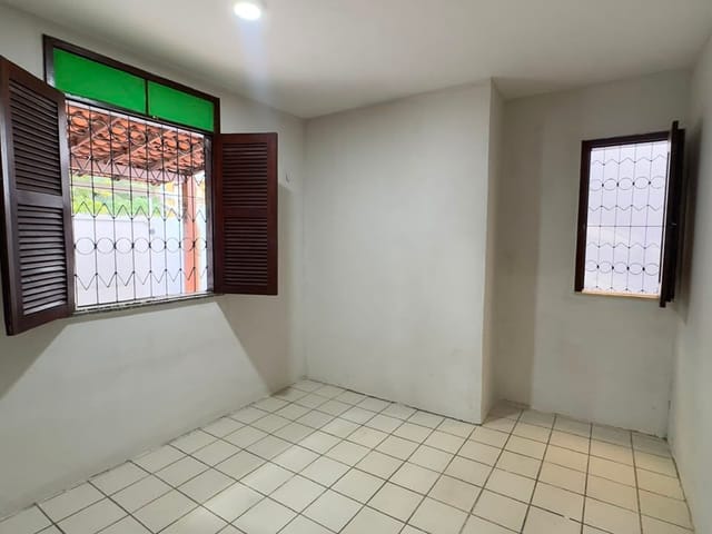 Casa 3 quartos e 2 banheiros, para alugar, no bairro Alto do Calhau em São Luís