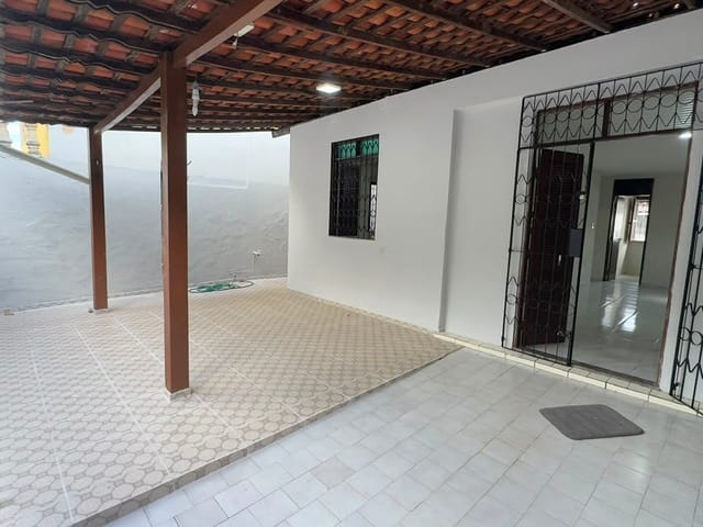 Casa 3 quartos e 2 banheiros, para alugar, no bairro Alto do Calhau em São Luís