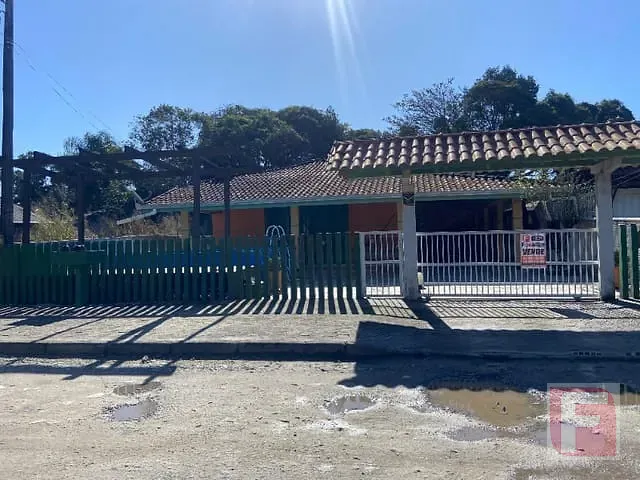 Casa 3 quartos e 2 banheiros, à venda, no bairro Figueira do Pontal em Itapoá