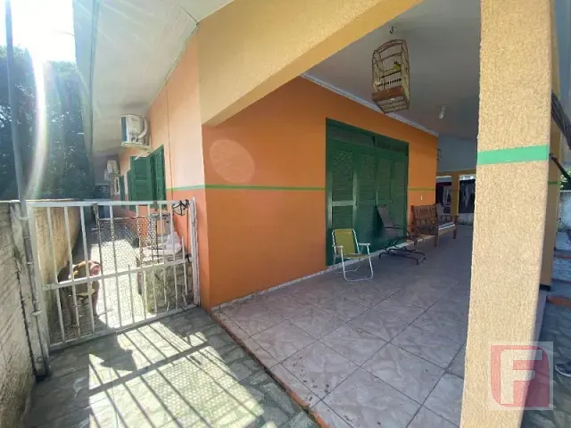 Casa 3 quartos e 2 banheiros, à venda, no bairro Figueira do Pontal em Itapoá